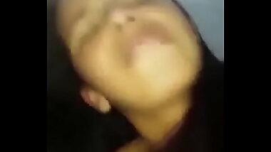 इंडियन लड़की लंड पर जोर जोर से उछलते हुए