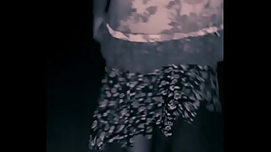 गाव की लड़की को पटाके जंगल ले जाकर गांड चोदने की कोशिश