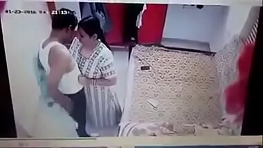 din ko jab ghar koi nai hota mamo ghar a ka maa ki chudai krta hain